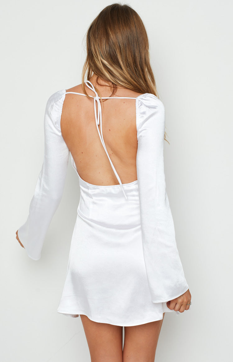 https://files.beginningboutique.com.au/upload-20211226/Marienne+White+Mini+Dress.mp4