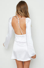 https://files.beginningboutique.com.au/upload-20211226/Marienne+White+Mini+Dress.mp4