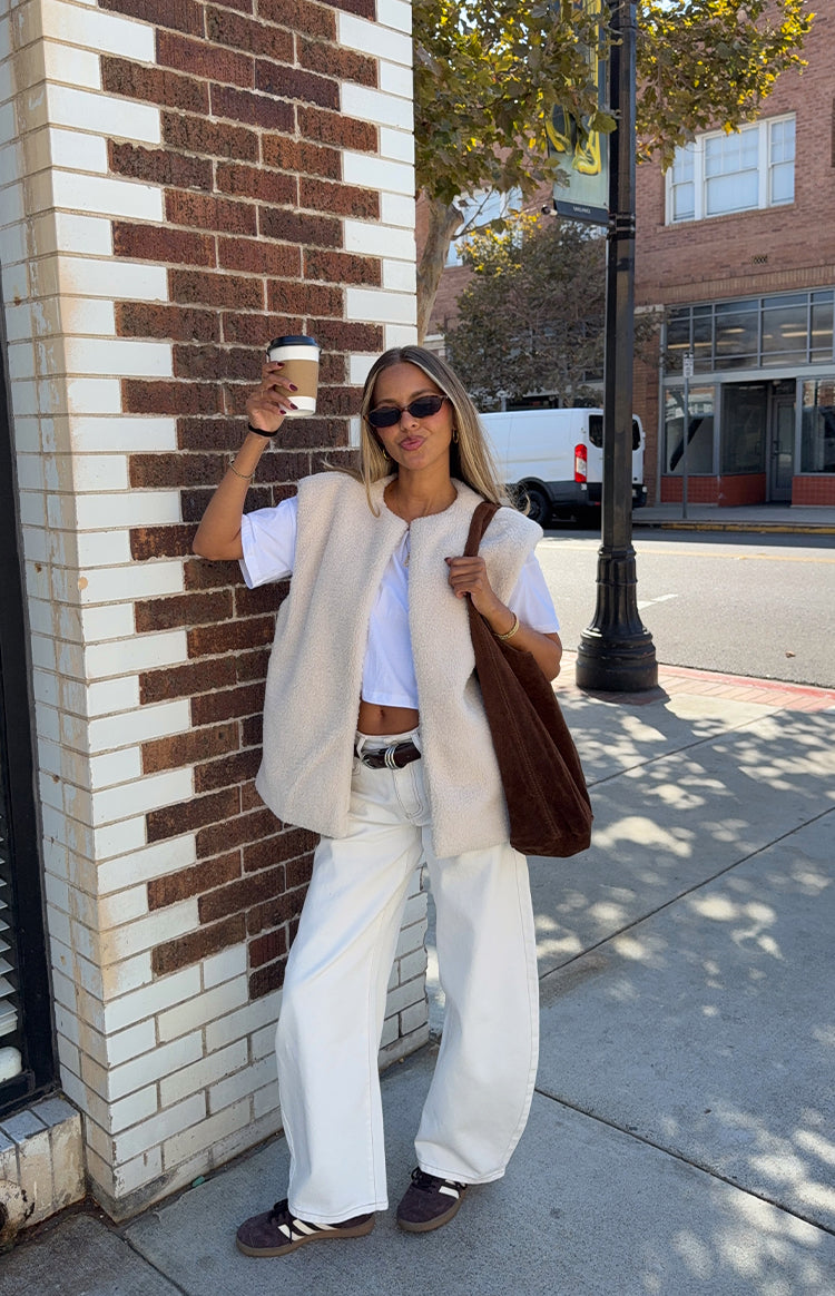 Model wearing a cream teddy fleece vest layered over a white t-shirt for a comfortable and stylish Autumn look