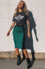 https://files.beginningboutique.com.au/Trisha+Midi+Skirt+Emerald+.mp4